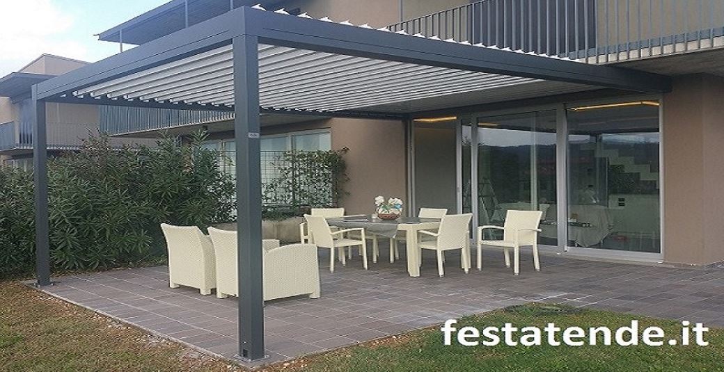 PERGOLA BIOCLIMATICA A LAMELLE ORIENTABILI ADDOSSATA VISION PRATIC